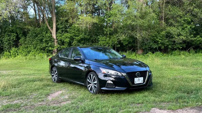 2022 Nissan Altima SR