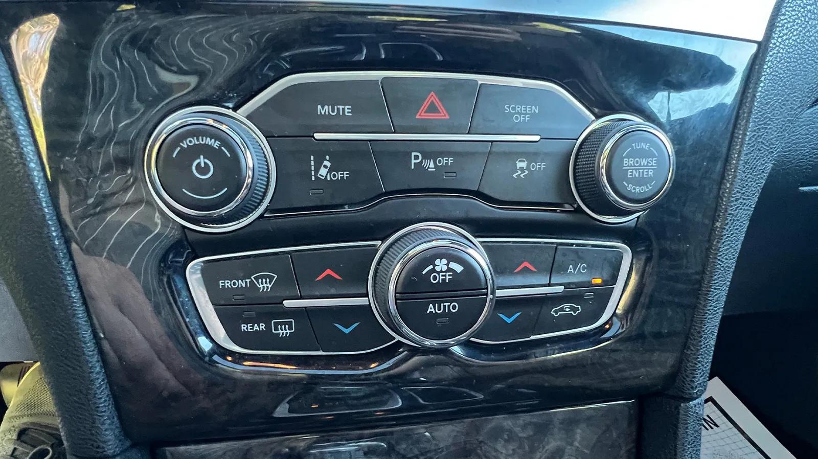 2020 Chrysler 300 LIMITED